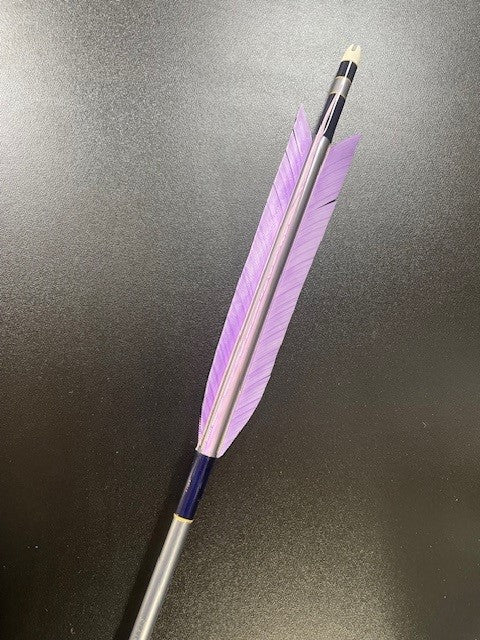 1913銀色シャフト ターキー藤色染羽 六つ矢 紺糸巻