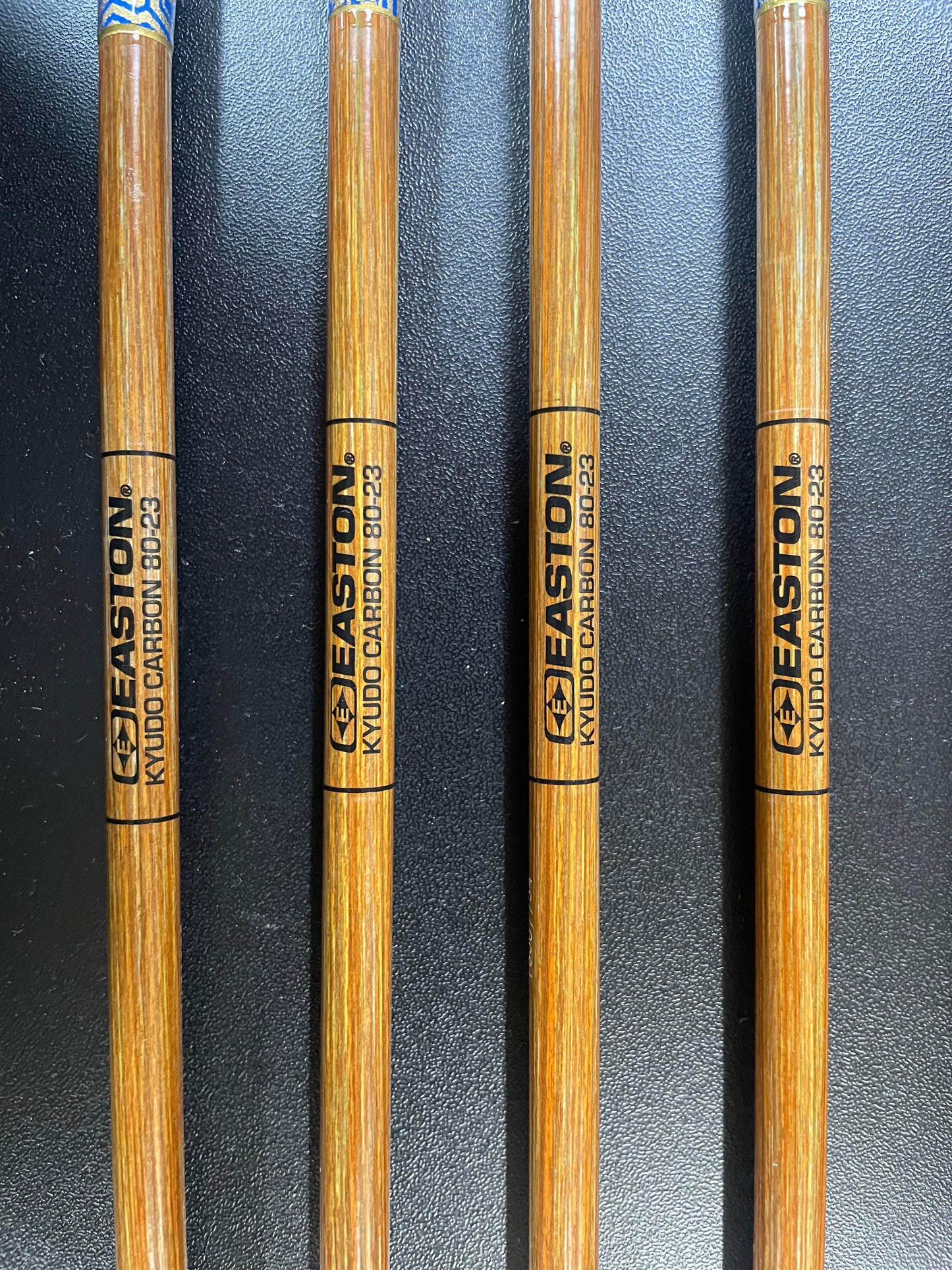 EASTON80-23ウッドカーボンシャフト 黒鷲尾羽染め抜き 六つ矢 和紙