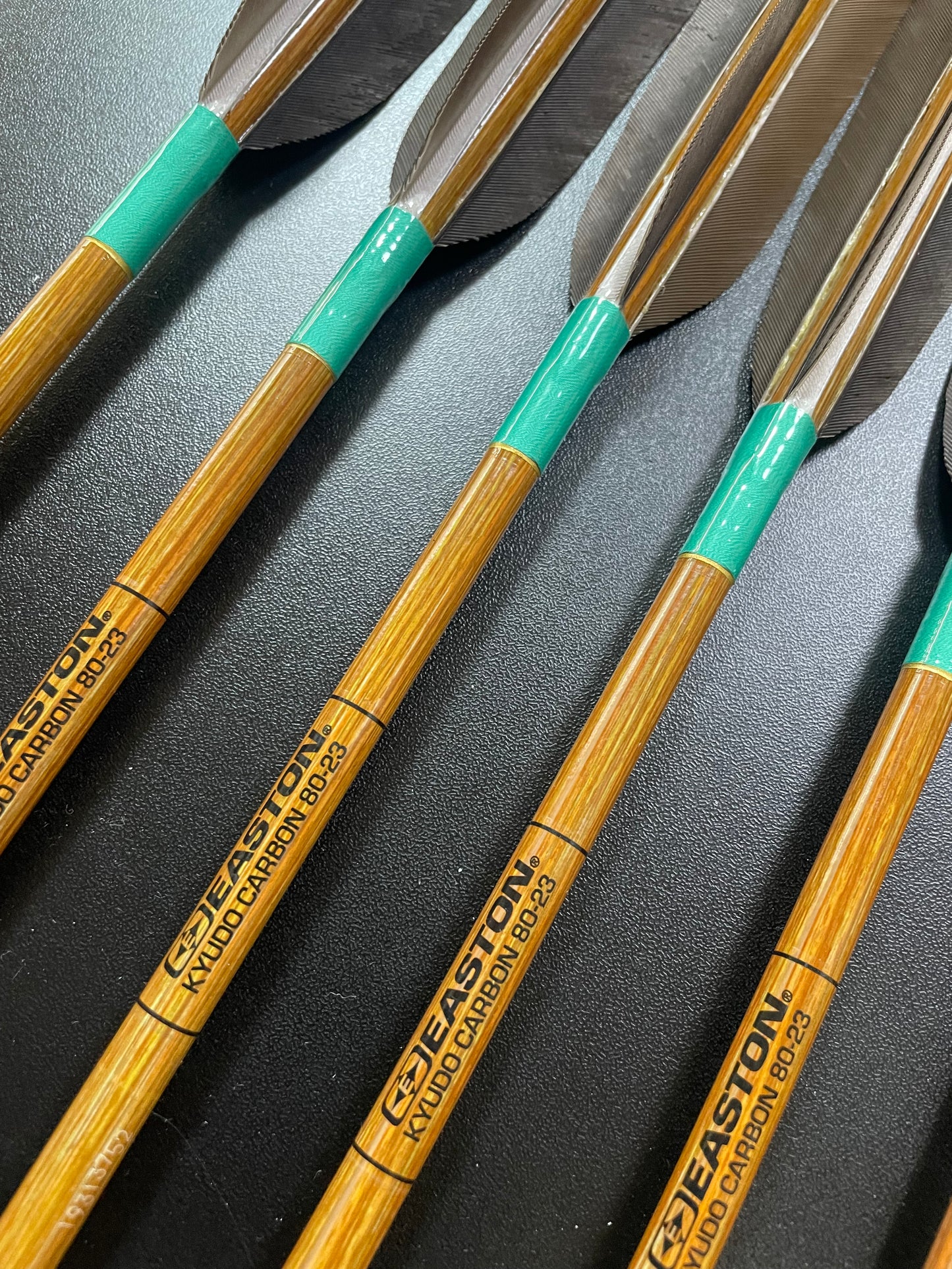 【即納】六つ矢EASTON ウッドカーボン 8023シャフト 黒手羽