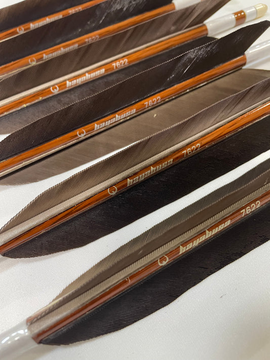 ハヤブサ76-22 黒手羽 六つ矢 【羽長14.0cm】