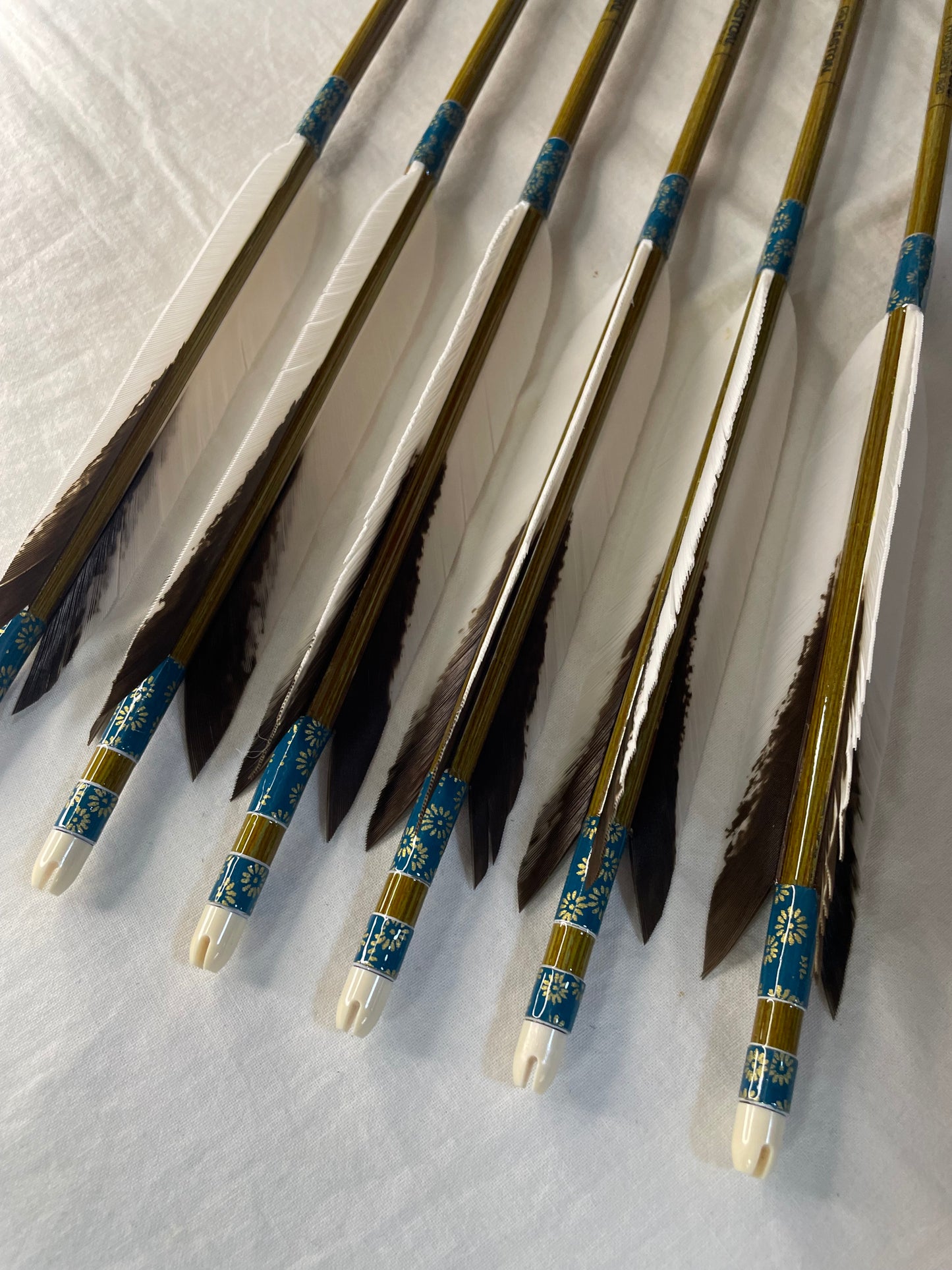 EASTON76-20ウッドカーボンシャフト ターキー染羽 六つ矢 和紙巻