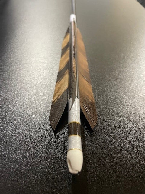 KC80-25カーボンシャフト 黒鷲手羽染羽 六つ矢 糸巻白