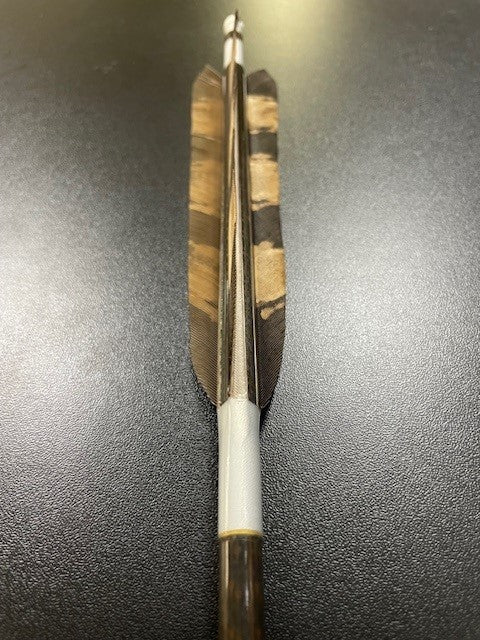 KC80-25カーボンシャフト 黒鷲手羽染羽 六つ矢 糸巻白