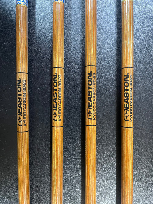 EASTON80-23ウッドカーボンシャフト　黒鷲尾羽染め抜き　六つ矢　和紙