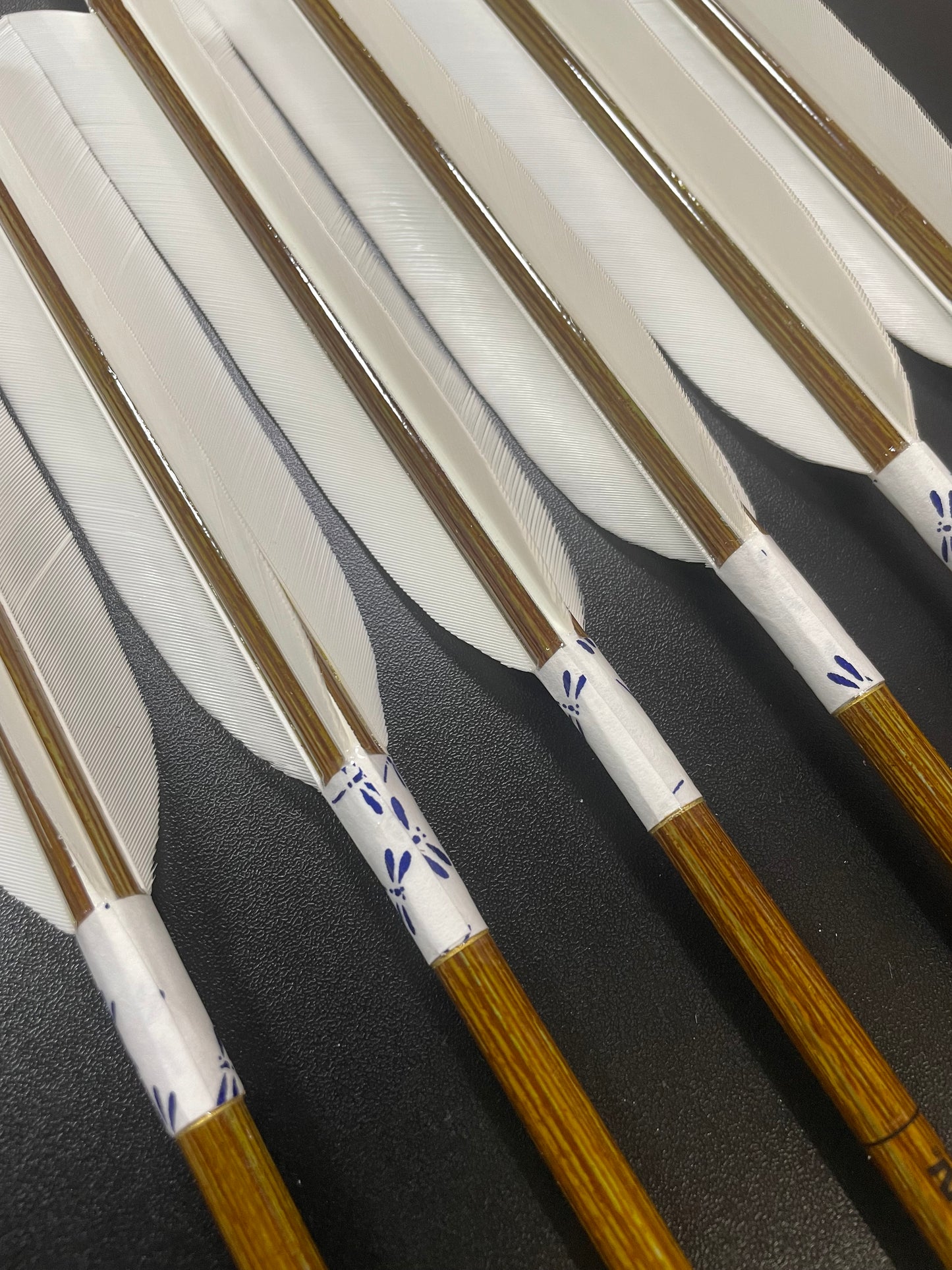【即納】六つ矢　EASTON  ウッドカーボン　8023シャフト  ターキー白羽