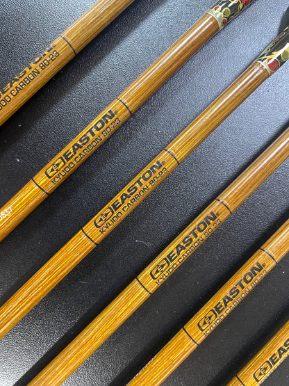 EASTON8023  犬鷲手羽 六つ矢 【羽長14.5ｃｍ】