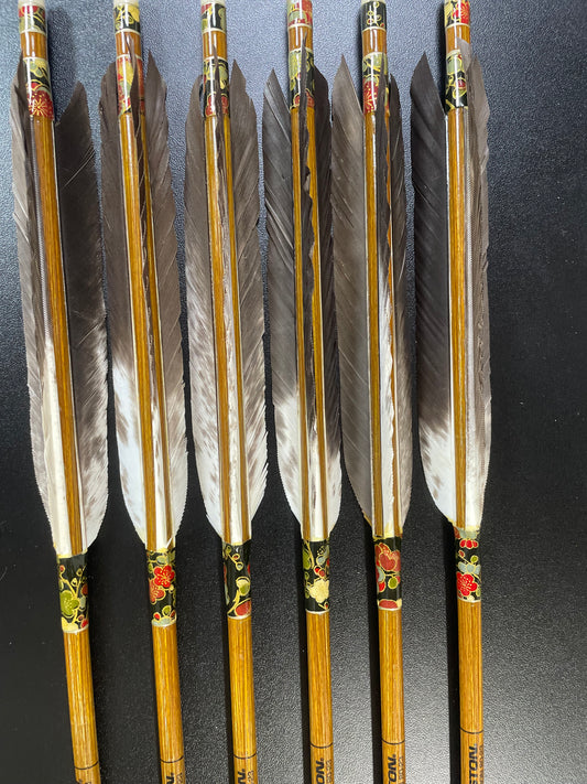 EASTON8023  犬鷲手羽 六つ矢 【羽長14.5ｃｍ】