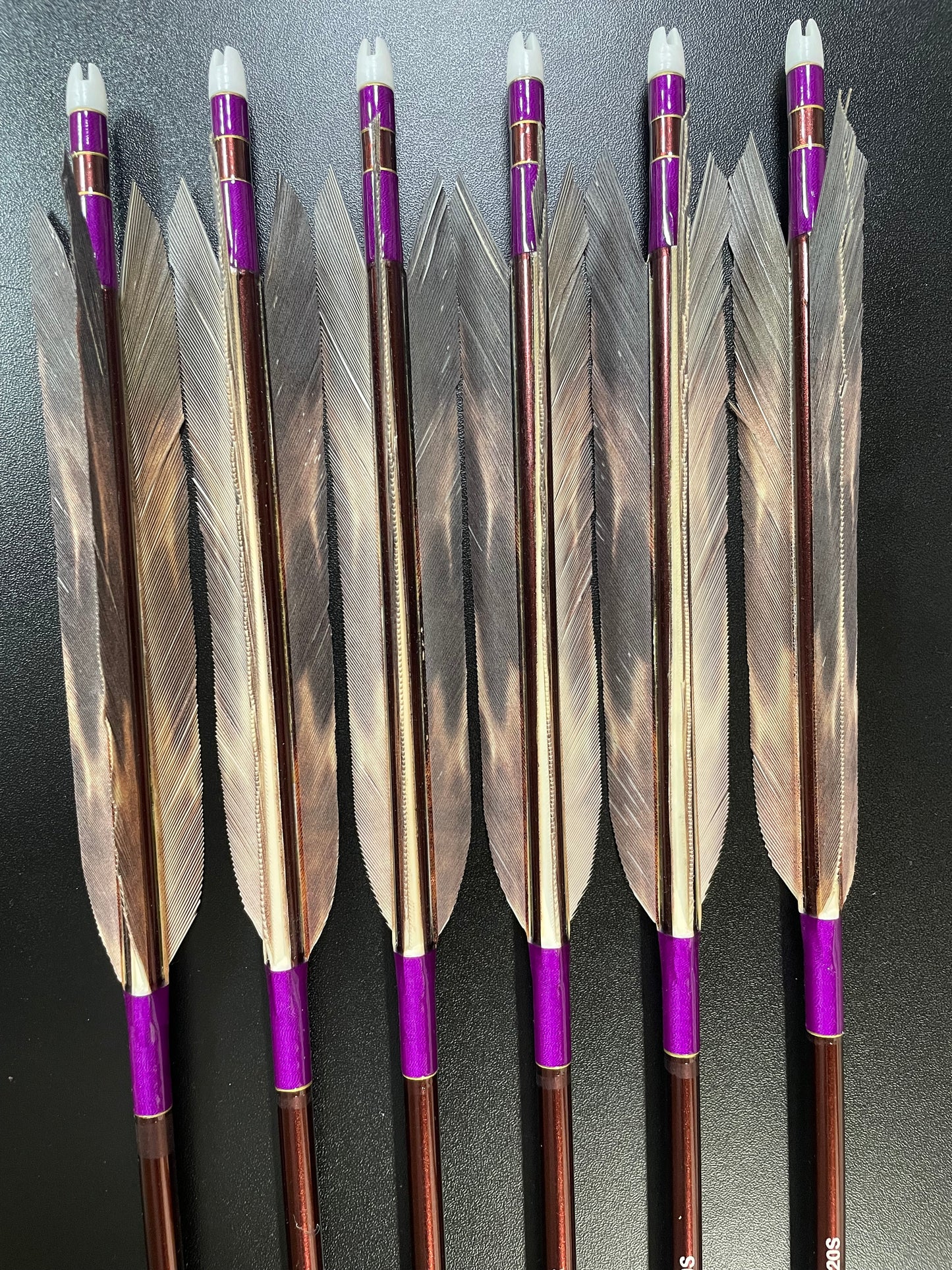 黒尾羽染抜　SST80-20Sシャフト 六つ矢 【羽長14.5ｃｍ】