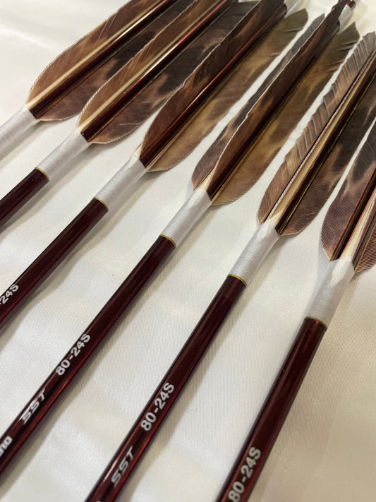 黒尾羽染抜　SST80-24Sシャフト 六つ矢 【羽長14.0ｃｍ】