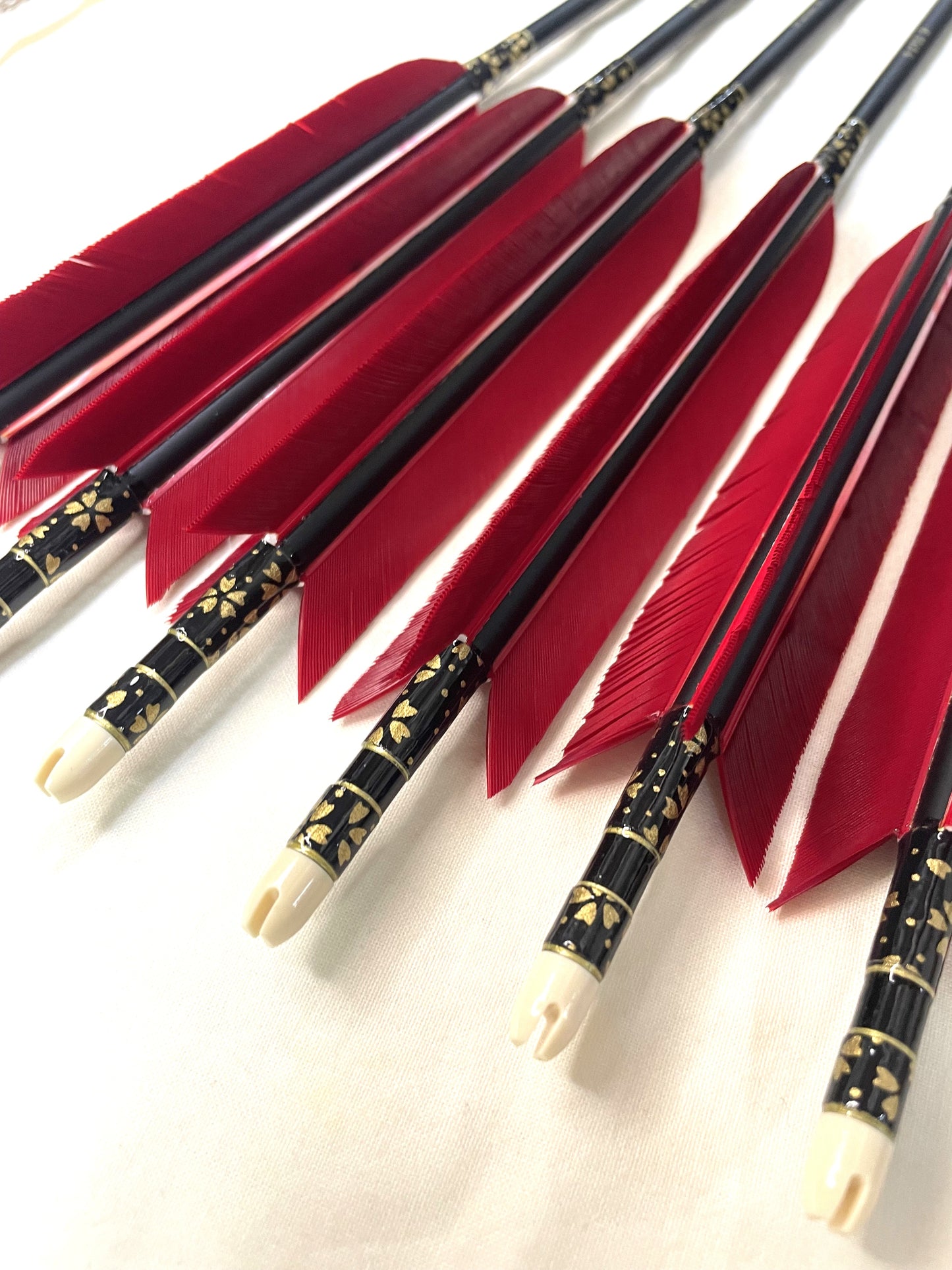 【75-17S】匠カーボンシャフト ターキー紅染六つ矢 　天弓筈