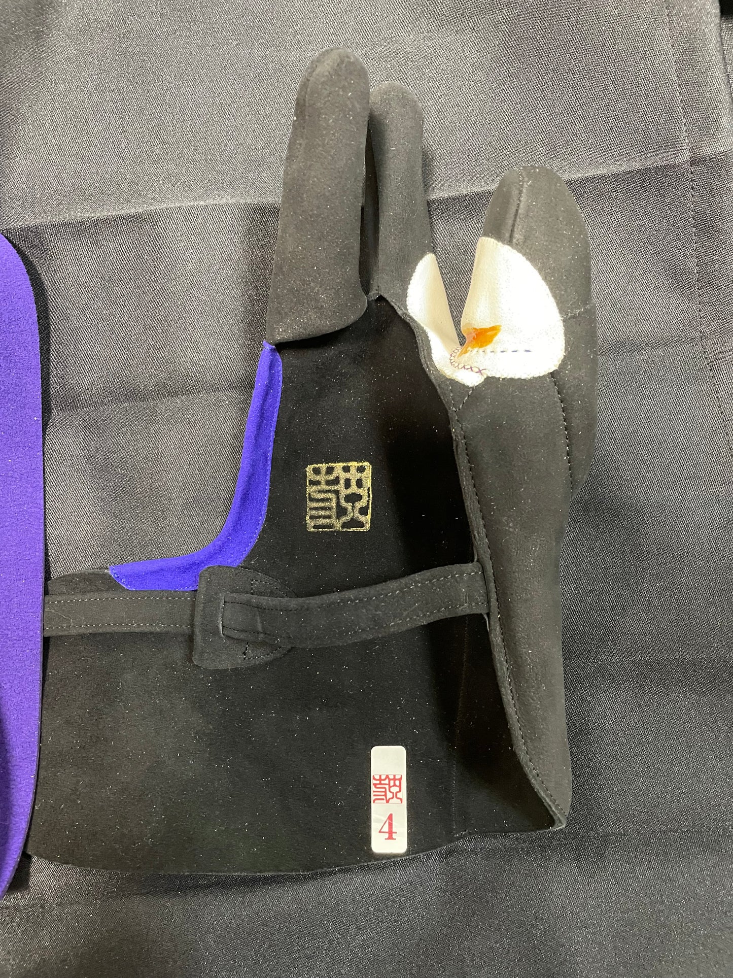 【即納】三つ弽  上作　加藤弓具製-ふし抜き、丸染め、三分縁